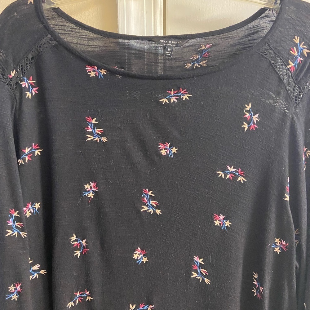 Lucky Brand black embroidered ruffle sleeve top blouse 1X - Picture 5 of 8